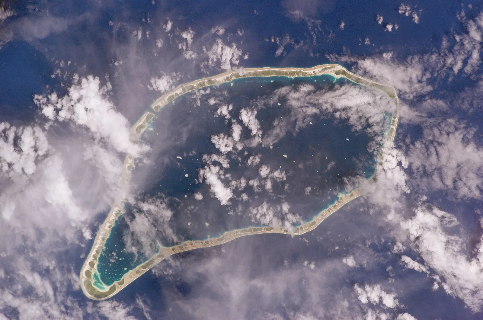 Representative country image: Ahe and Manihi