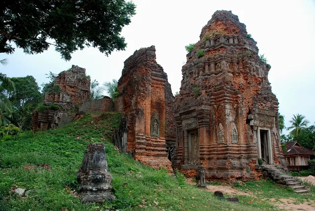Roluos temples and Bakong