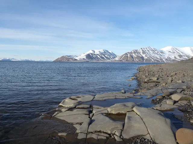 Adventfjorden and Adventdalen
