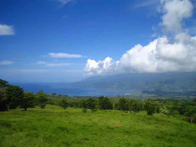 Tahiti Iti and Teahupoʻo