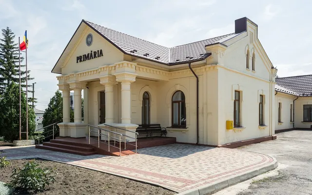Edineț and Briceni